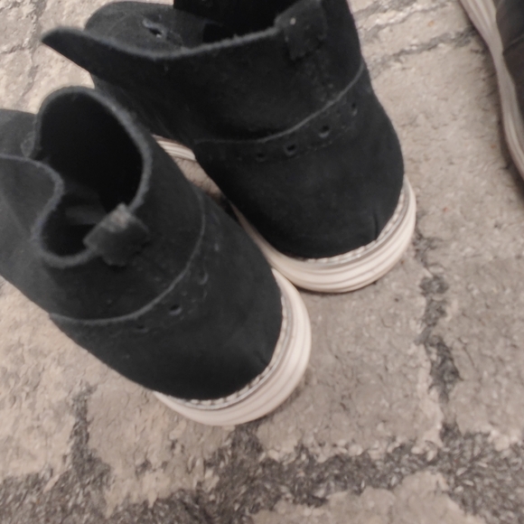 4 pairs of Cole Haan flats Loafers high top size 5,free size 6 sandals - Picture 3 of 15